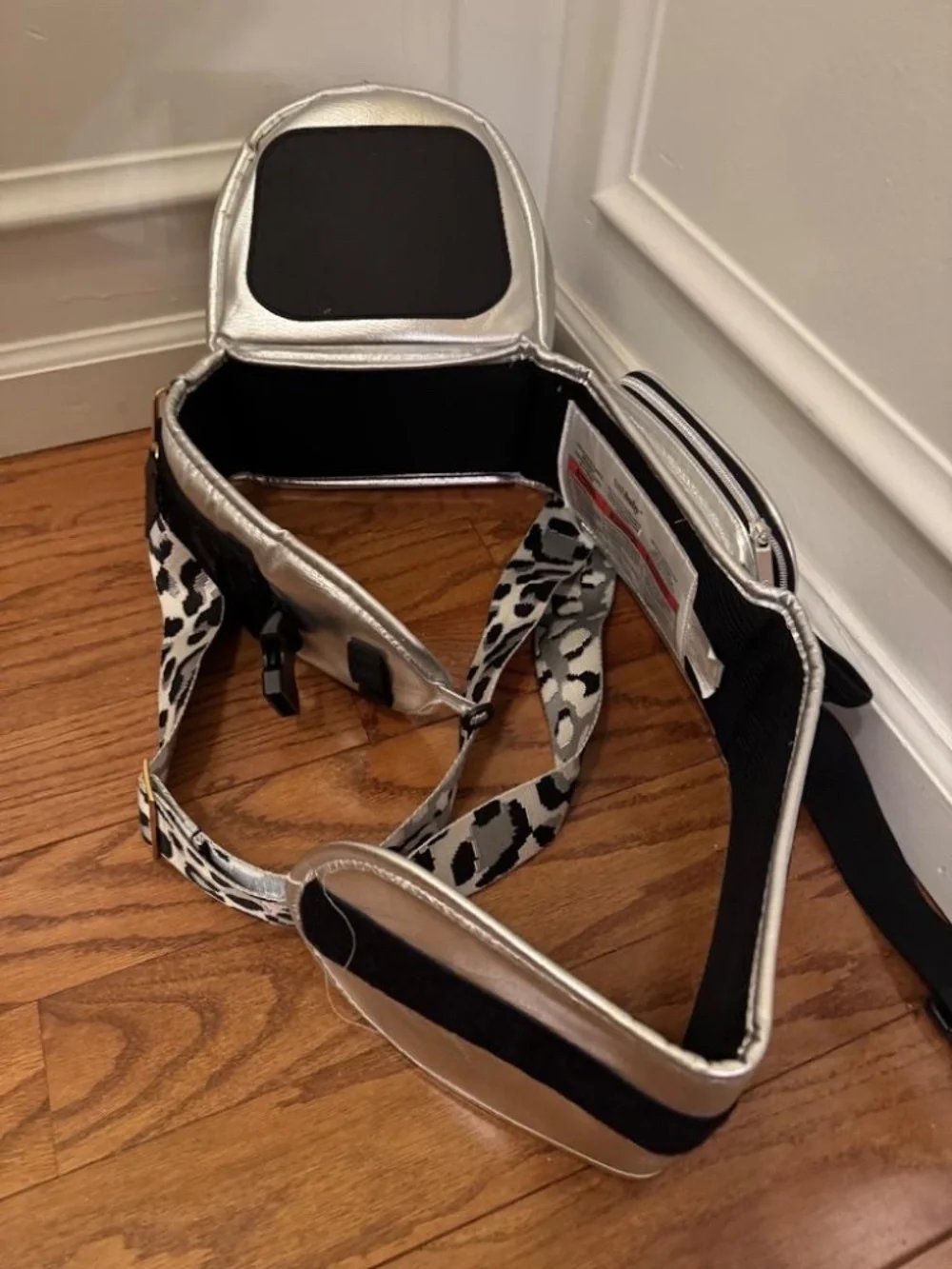 Tushbaby Metallic Silver Hip Seat Carrier & Cheetah Crossbody Strap BUNDLE